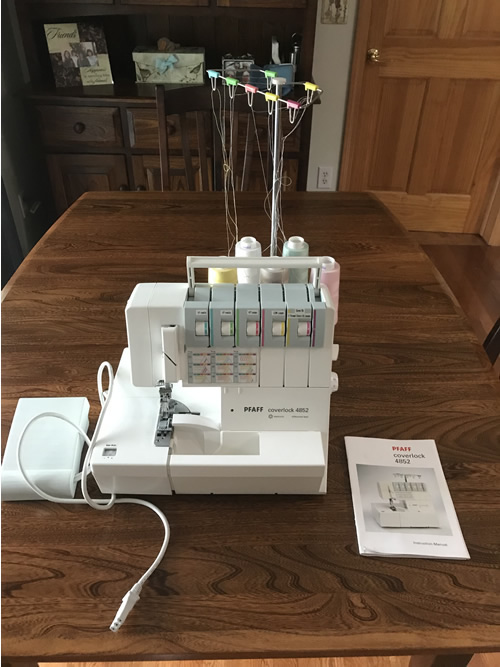 Pfaff Coverlock 4852 Serger
